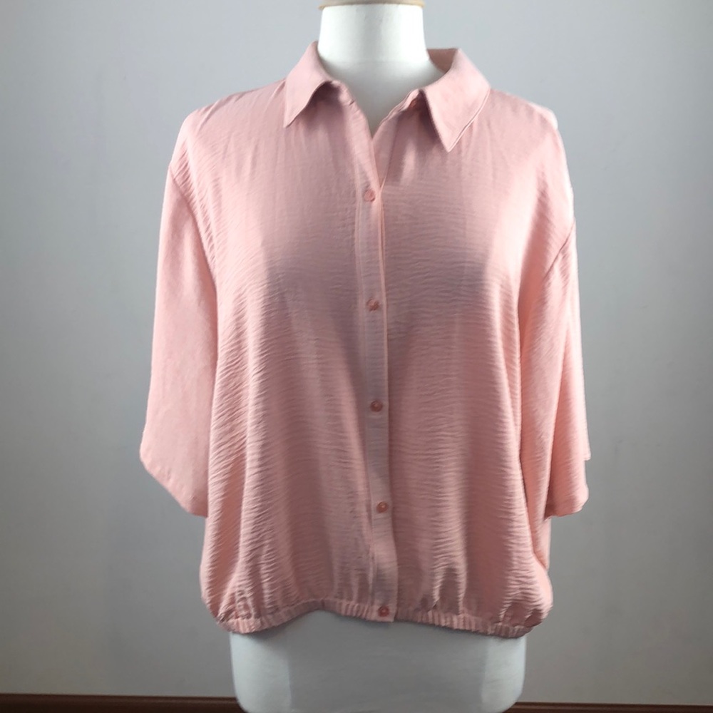 NWT! Worthington soft peach colored button down collard top. Size XXL